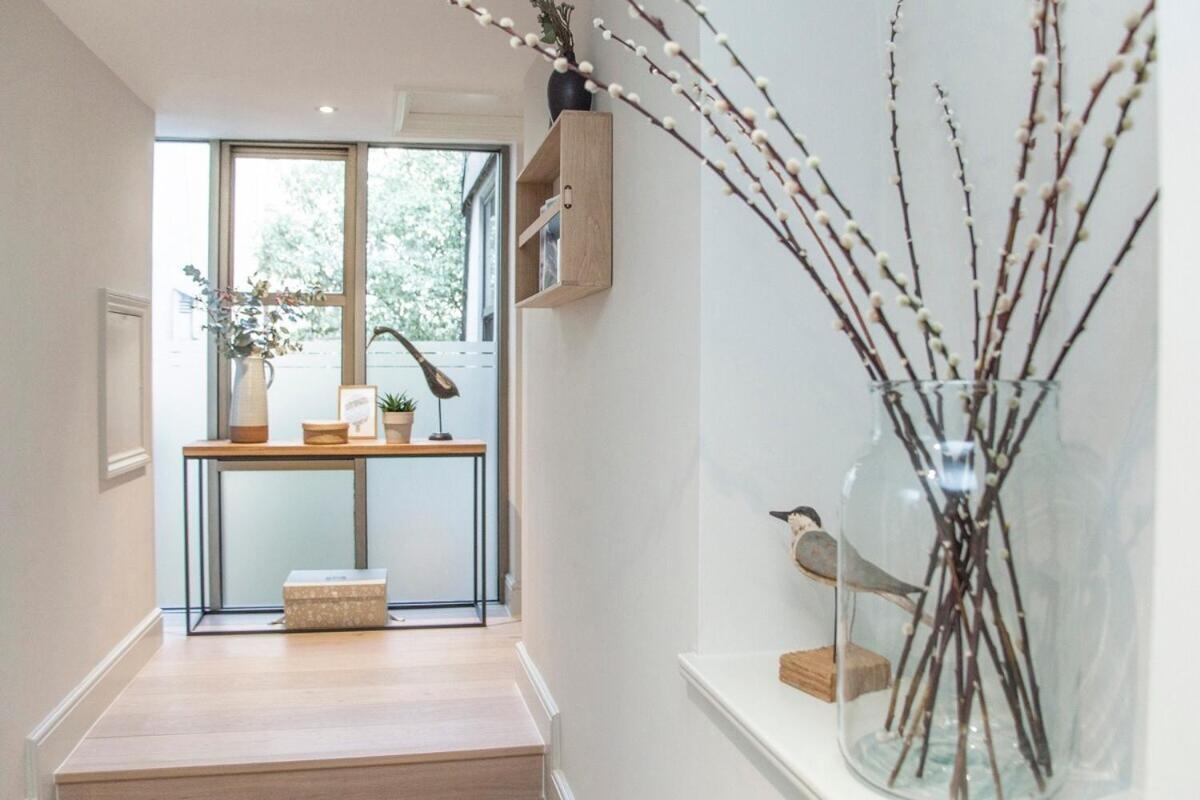 Stylish Wood Street Apartment Bath Exterior photo